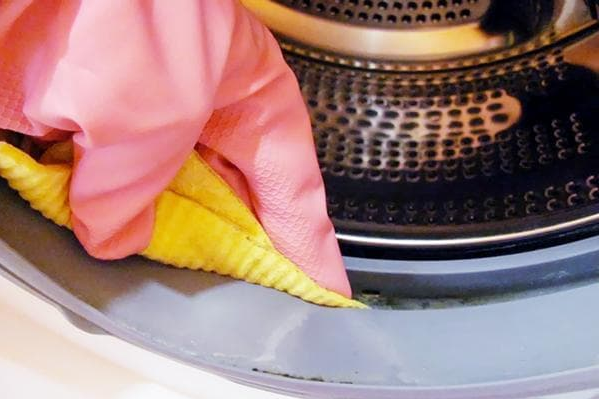 Чищення ущільнювальної гумки пральної машини