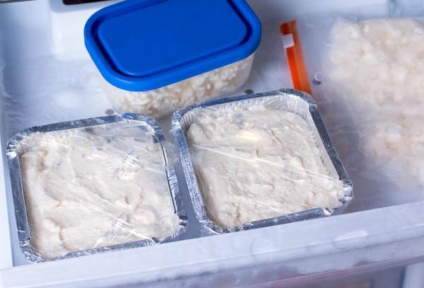 Заморожені вершки в контейнері