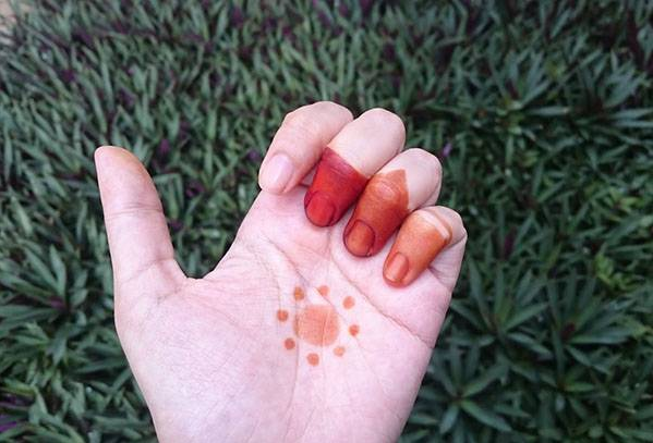 Малюнок хною на руці