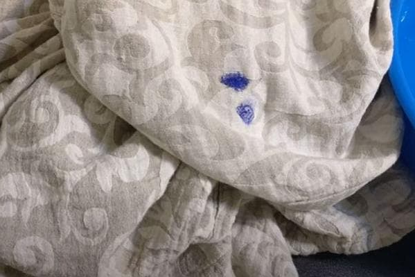 Пляма від маркера на тканині