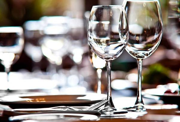 блискучі келихи