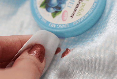 пляма лаку на тканині