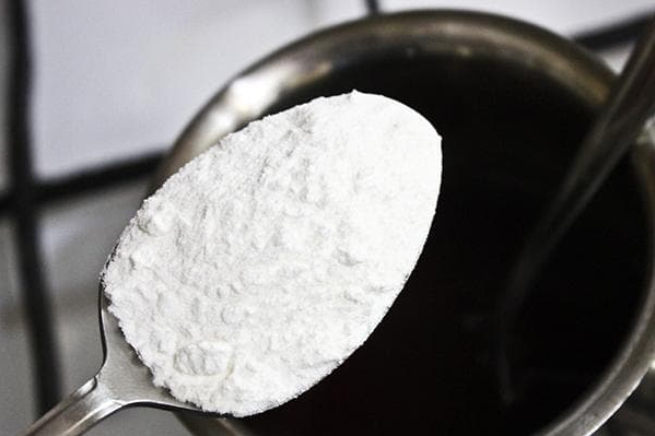 Ложка картопляного крохмалю