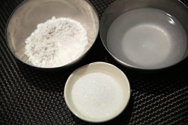 Борошно, крохмаль та вода