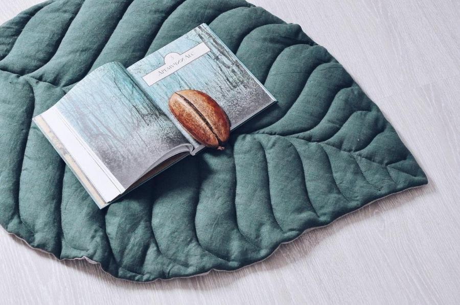 Стеганий килимок у вигляді листочка