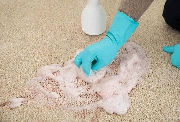 Чищення килима содою та оцтом