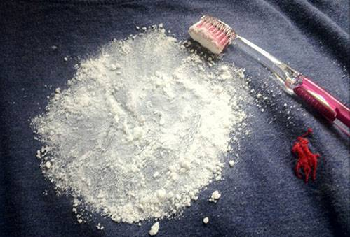 Видалення жирної плями содою