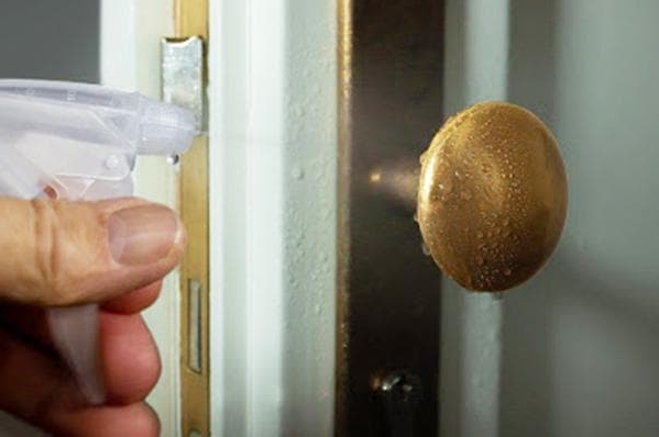 Дезінфекція дверної ручки