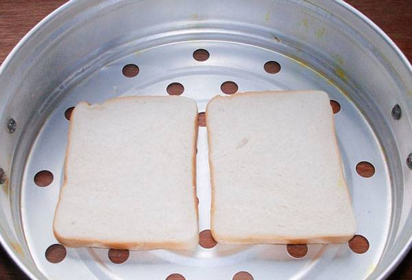 Розм'якшення скибочок хліба на пару