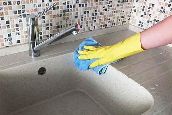 Миття кухонної поверхні зі штучного каменю